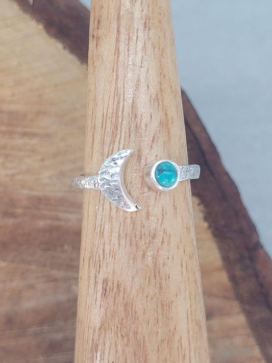 Hammered silver ring / Moon ring / Simple / Simplicity / Minimal / Gift / Elegant / Stackable rings / Hammered / Silver / Cute