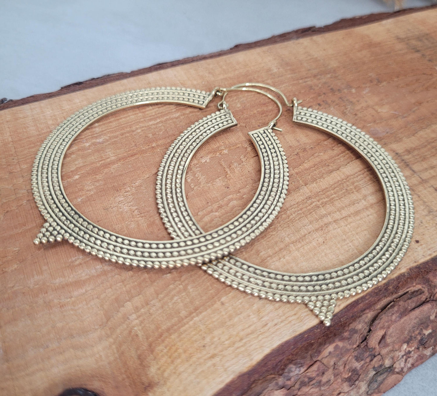 Extra large golden hoops / Oversized earrings / Statement-Making / Urban glam / Hoops / Tropical vibe / Boho chic / Unique design / Big hoop