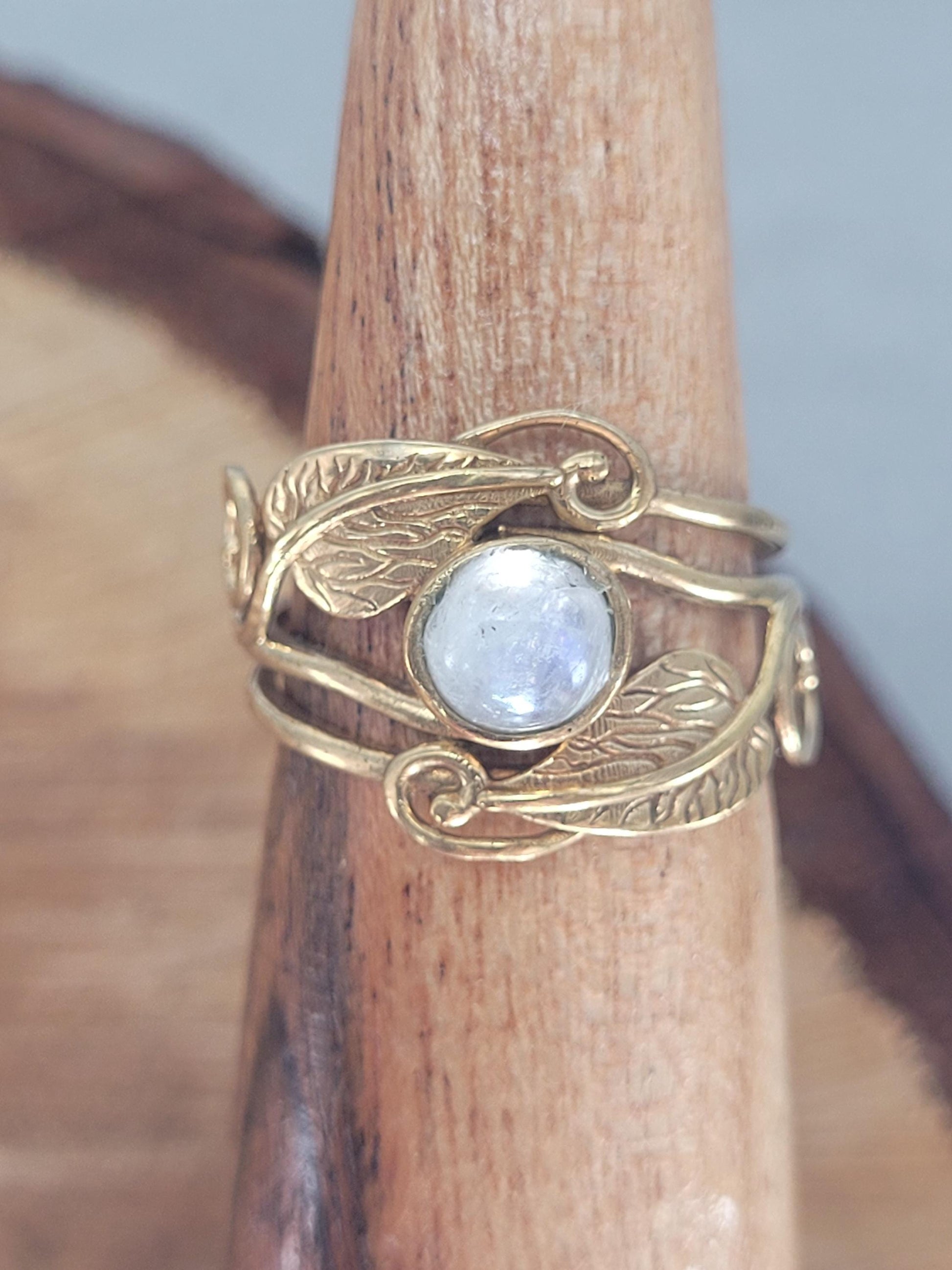 Gold feather ring / Statement / Gift / Ethnic / Elegant / Brass jewellery / Pretty / Gift idea / Detailed ring