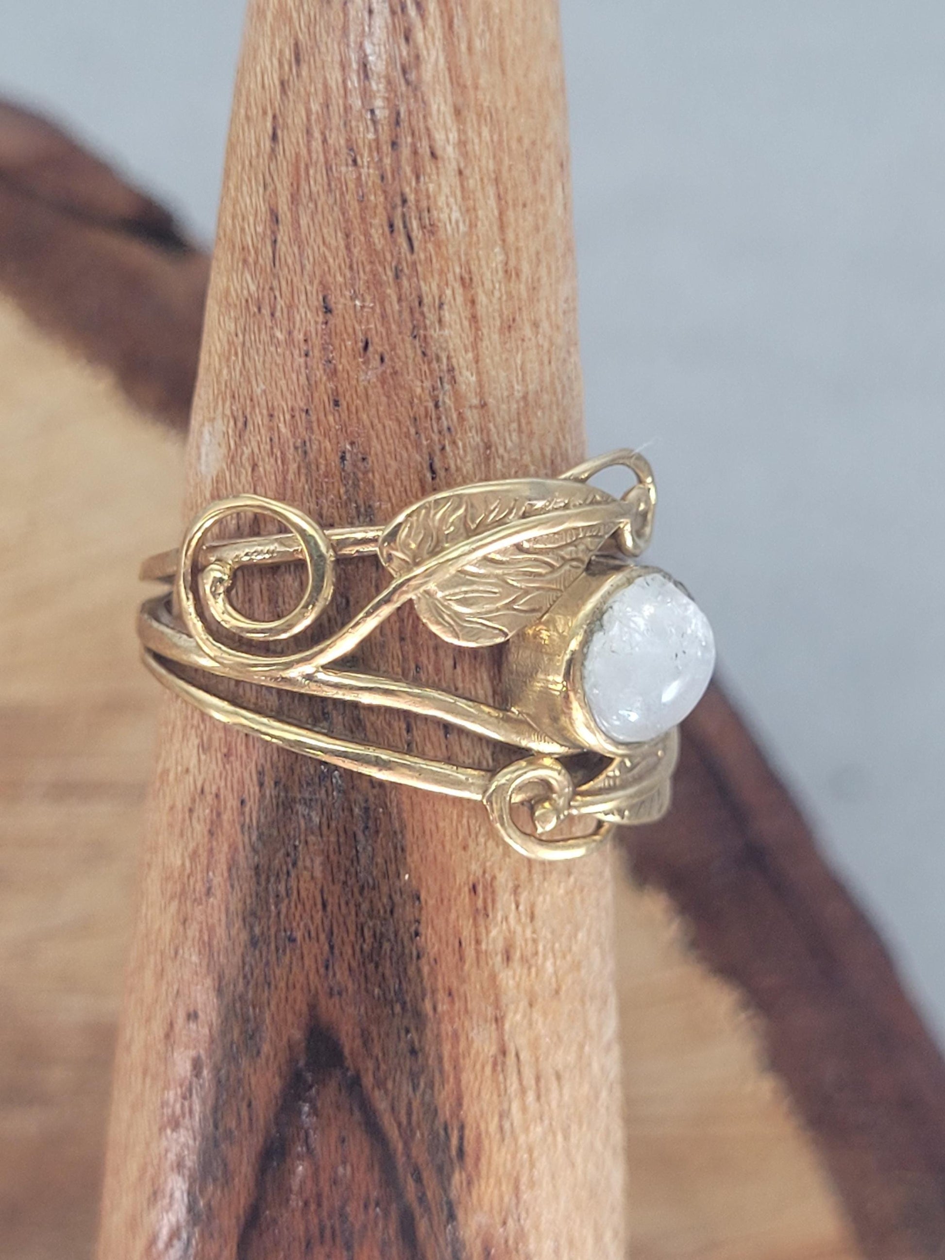 Gold feather ring / Statement / Gift / Ethnic / Elegant / Brass jewellery / Pretty / Gift idea / Detailed ring
