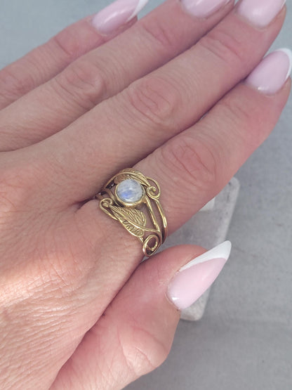 Gold feather ring / Statement / Gift / Ethnic / Elegant / Brass jewellery / Pretty / Gift idea / Detailed ring