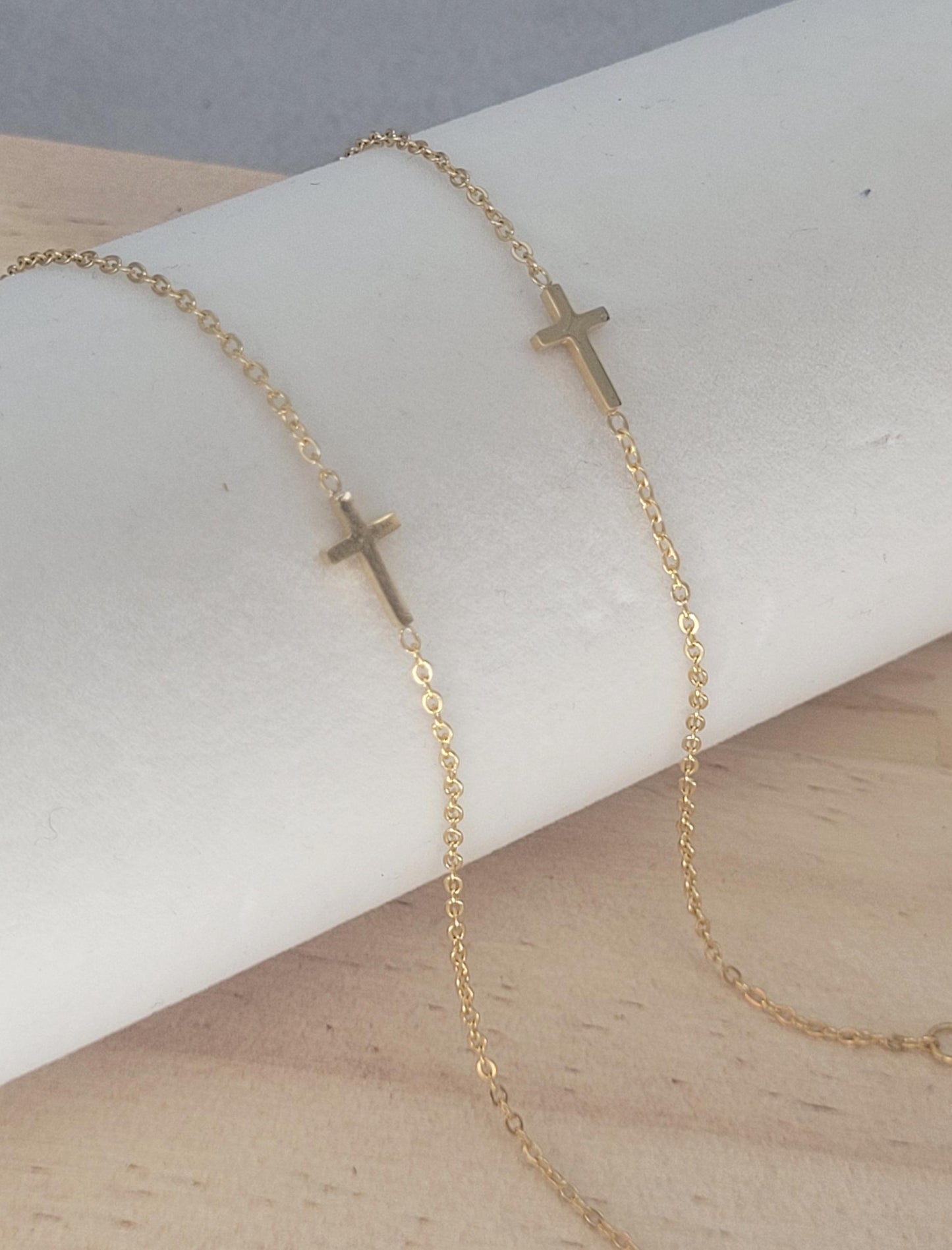 18k gold Cross bracelet / Gold / Cross pendant / Layer bracelet / Chain / Gift ideas / Minimal / Minimalist