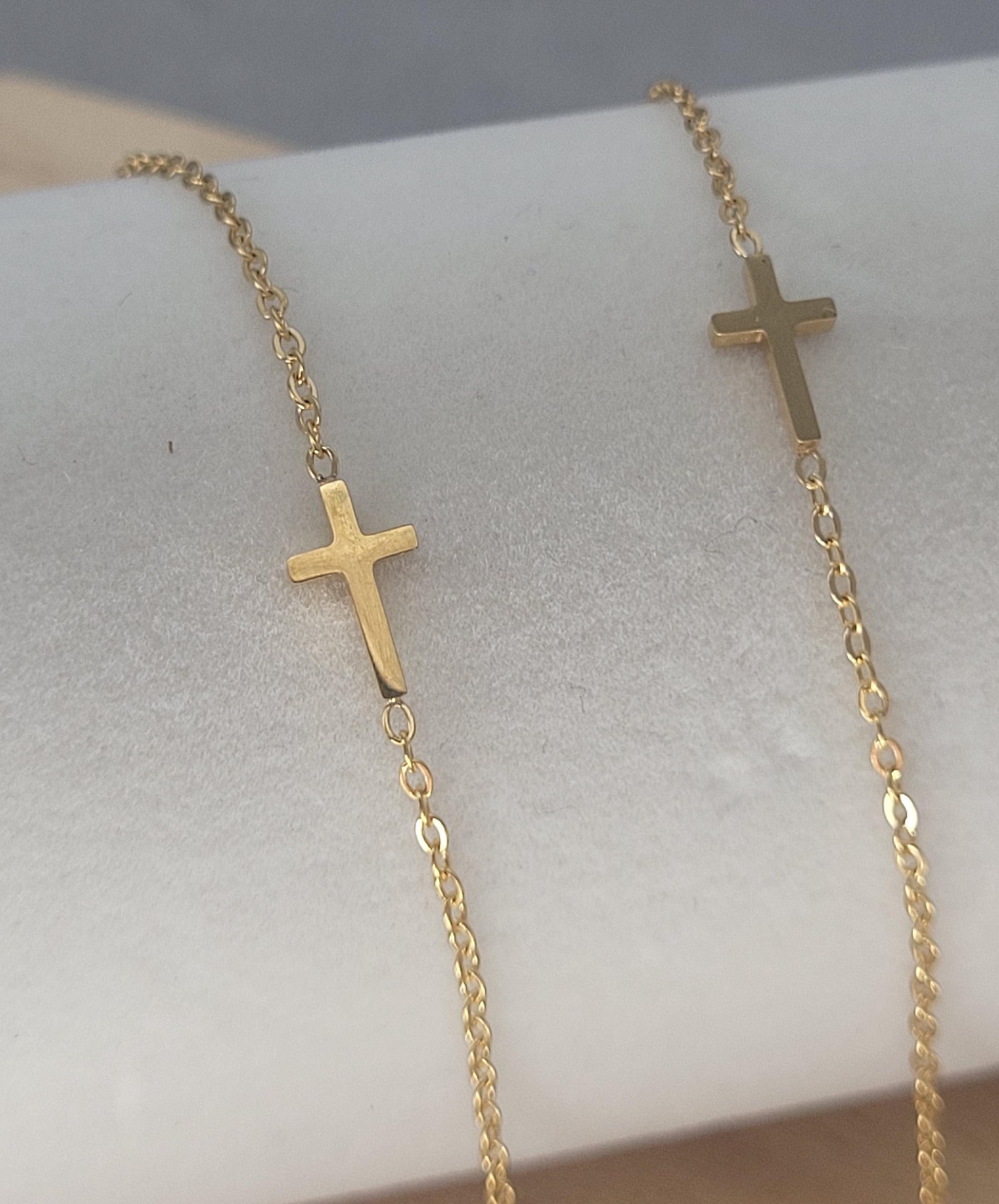 18k gold Cross bracelet / Gold / Cross pendant / Layer bracelet / Chain / Gift ideas / Minimal / Minimalist