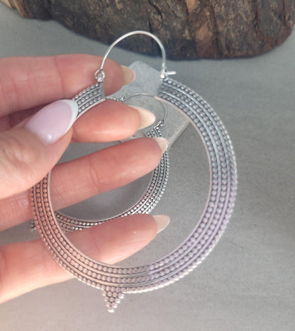 Extra large silver hoops / Oversized earrings / Statement-Making / Urban glam / Hoops / Tropical vibe / Boho chic / Unique design / Big hoop