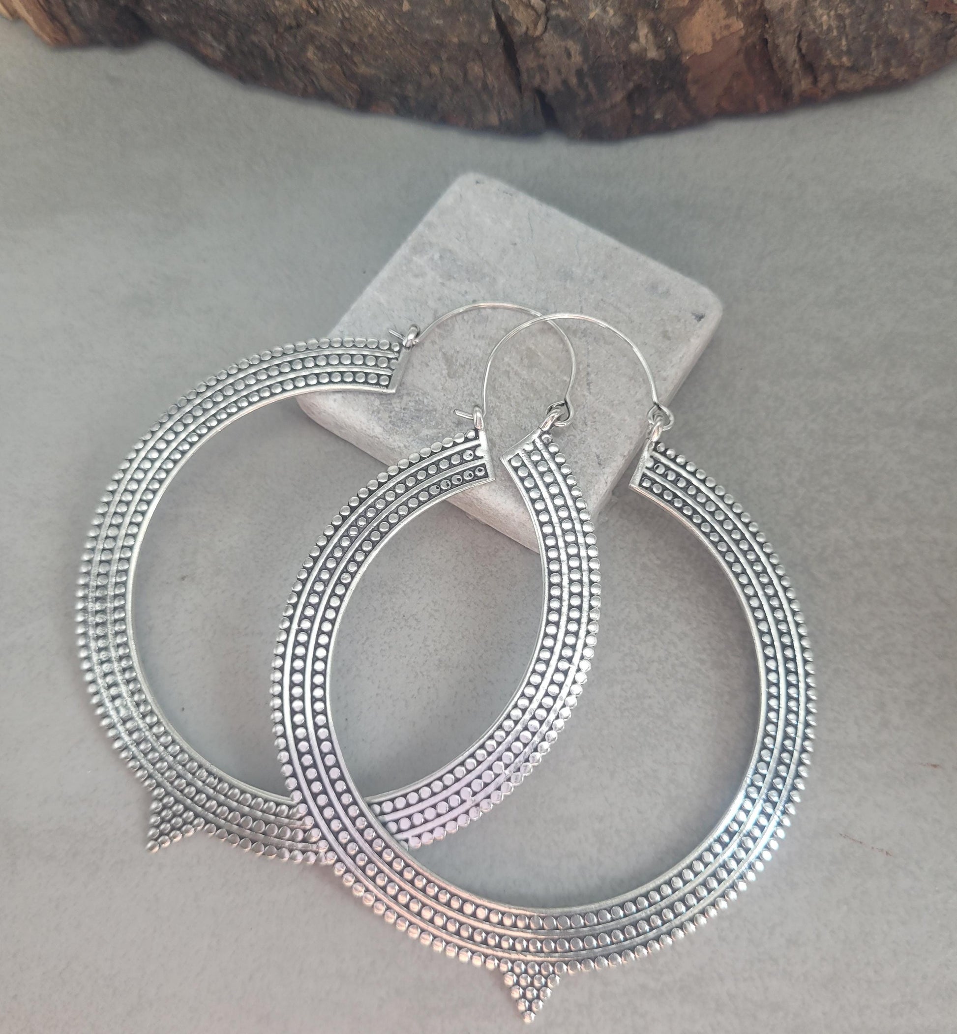 Extra large silver hoops / Oversized earrings / Statement-Making / Urban glam / Hoops / Tropical vibe / Boho chic / Unique design / Big hoop