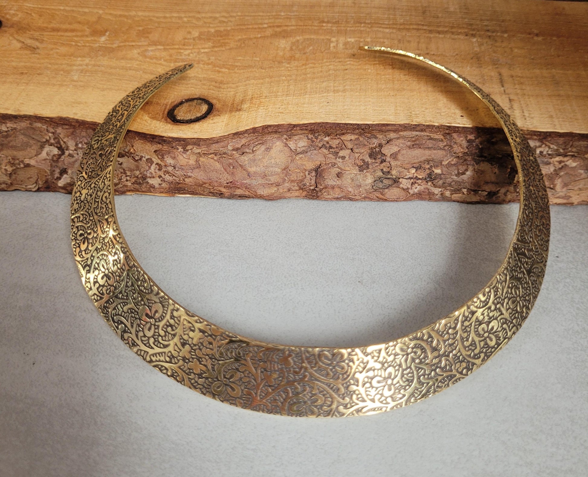 Golden choker necklace / Unique Flower design / Ethnic necklace / Gift / Silver / Statement / Luxurious / Modern / Minimal / Elegant / Brass