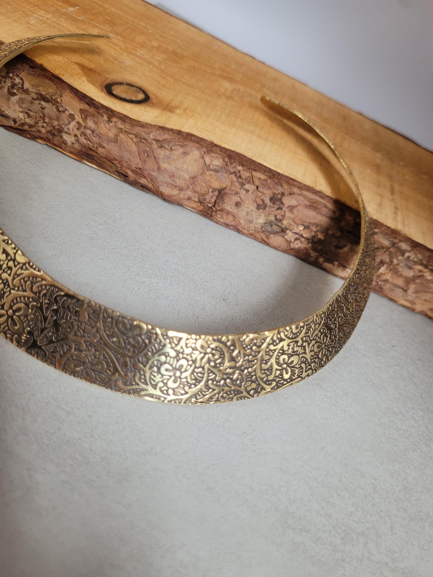 Golden choker necklace / Unique Flower design / Ethnic necklace / Gift / Silver / Statement / Luxurious / Modern / Minimal / Elegant / Brass