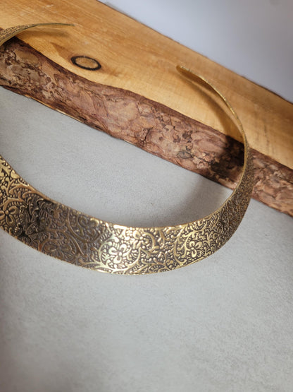 Golden choker necklace / Unique Flower design / Ethnic necklace / Gift / Silver / Statement / Luxurious / Modern / Minimal / Elegant / Brass