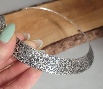 Silver choker necklace / Unique Flower design / Ethnic necklace / Gift / Silver / Statement / Luxurious / Modern / Minimal / Elegant /
