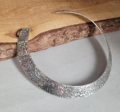 Silver choker necklace / Unique Flower design / Ethnic necklace / Gift / Silver / Statement / Luxurious / Modern / Minimal / Elegant /