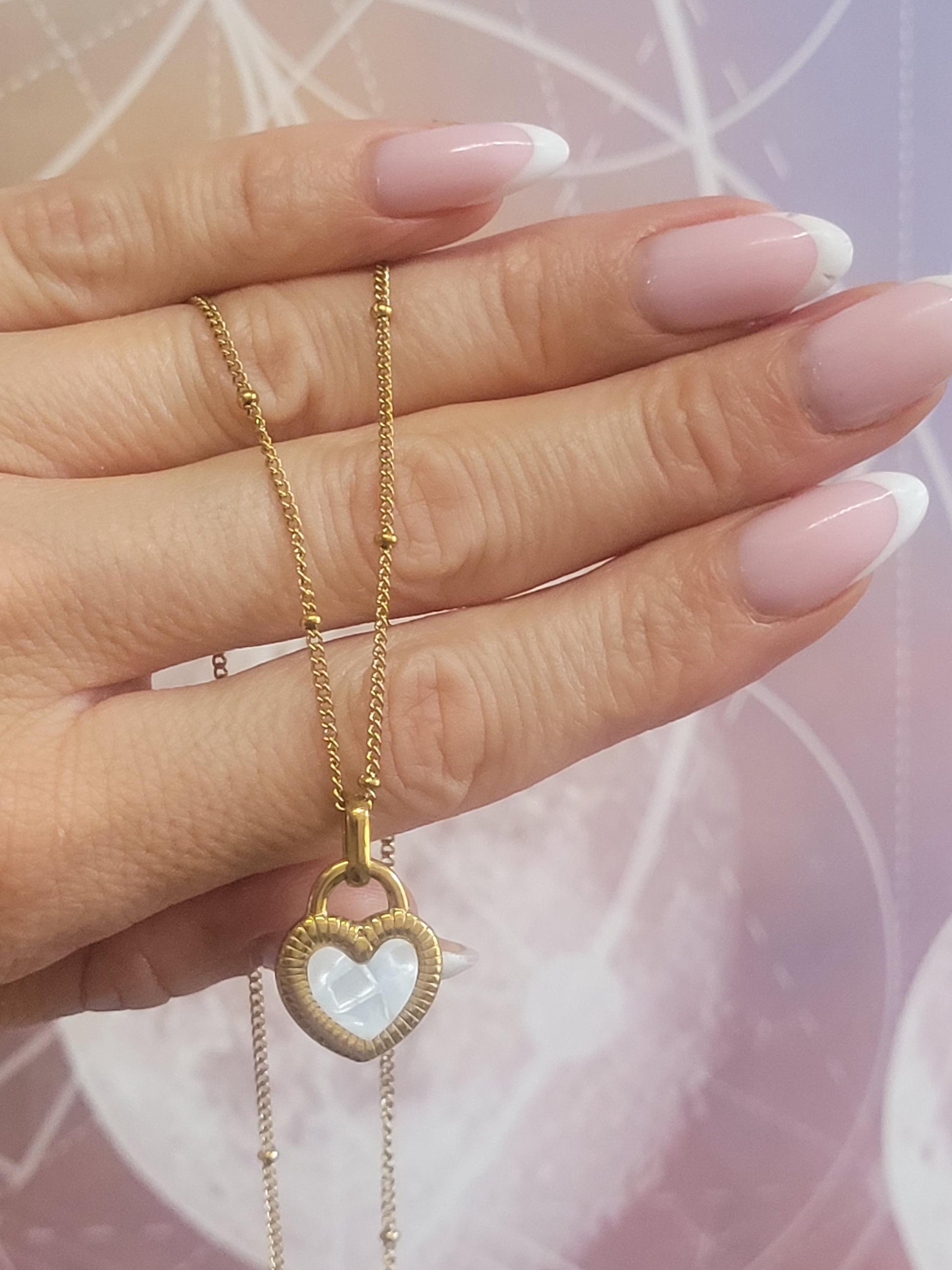 Simple Golden heart necklace / Minimal / Minimalist / Layer necklace / Gold / Golden/ Gift / Cute / Pretty