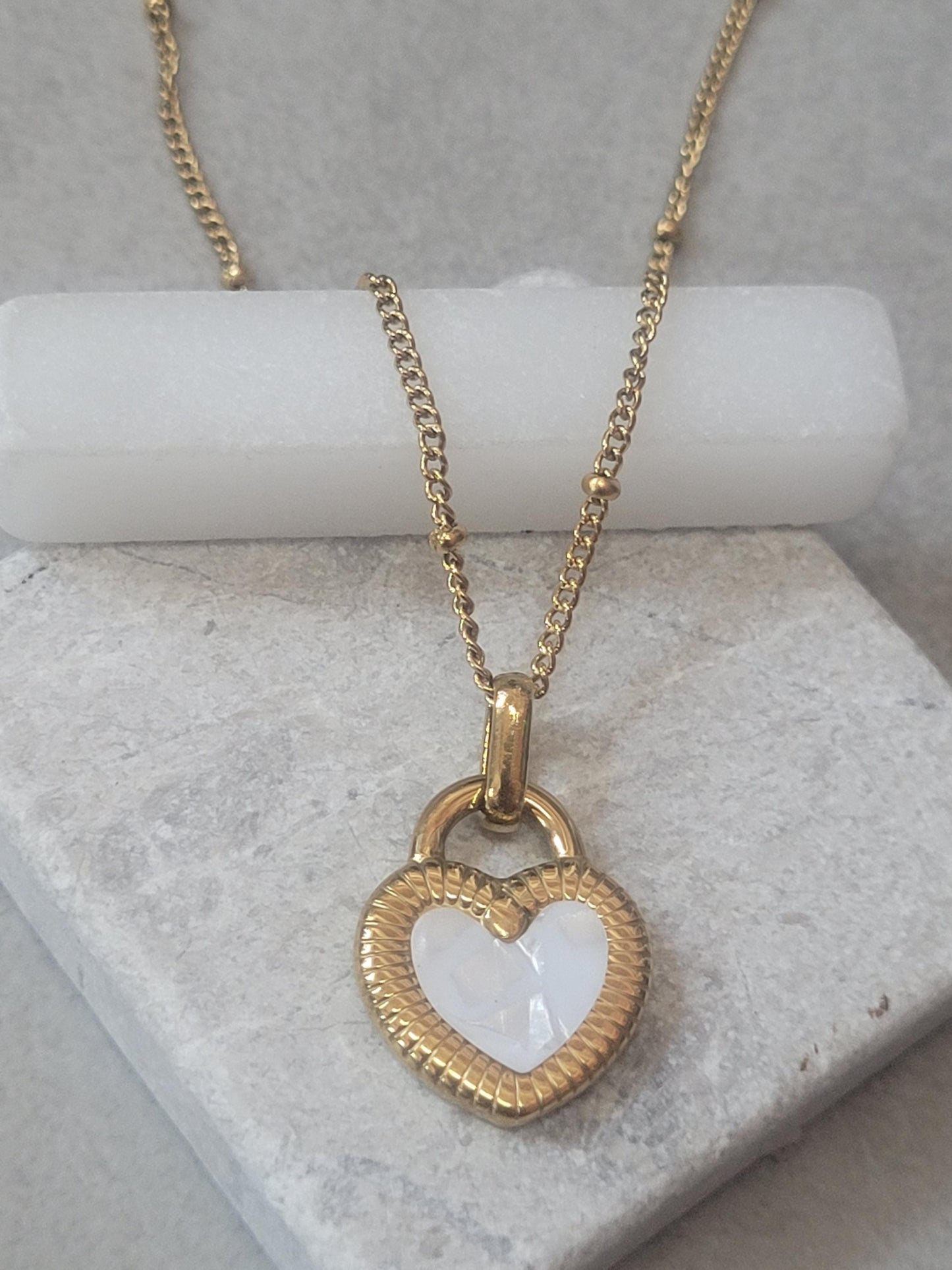 Simple Golden heart necklace / Minimal / Minimalist / Layer necklace / Gold / Golden/ Gift / Cute / Pretty