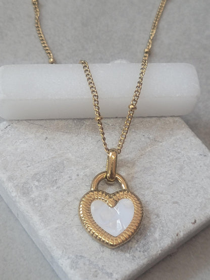 Simple Golden heart necklace / Minimal / Minimalist / Layer necklace / Gold / Golden/ Gift / Cute / Pretty