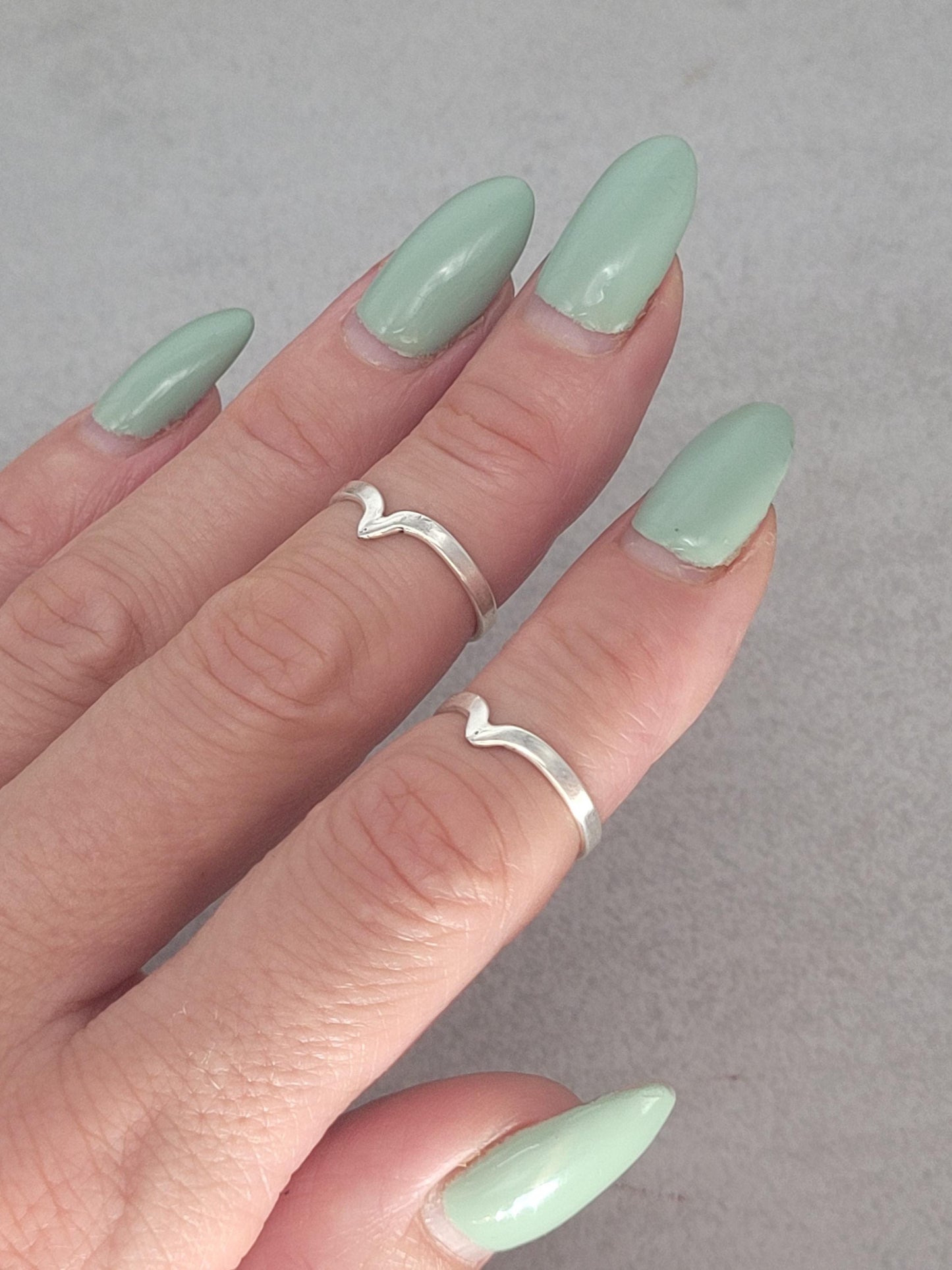 Simple silver midi ring / Elegant / Minimal / Minimalist / Stackable / Dainty-design / Gift / Cute