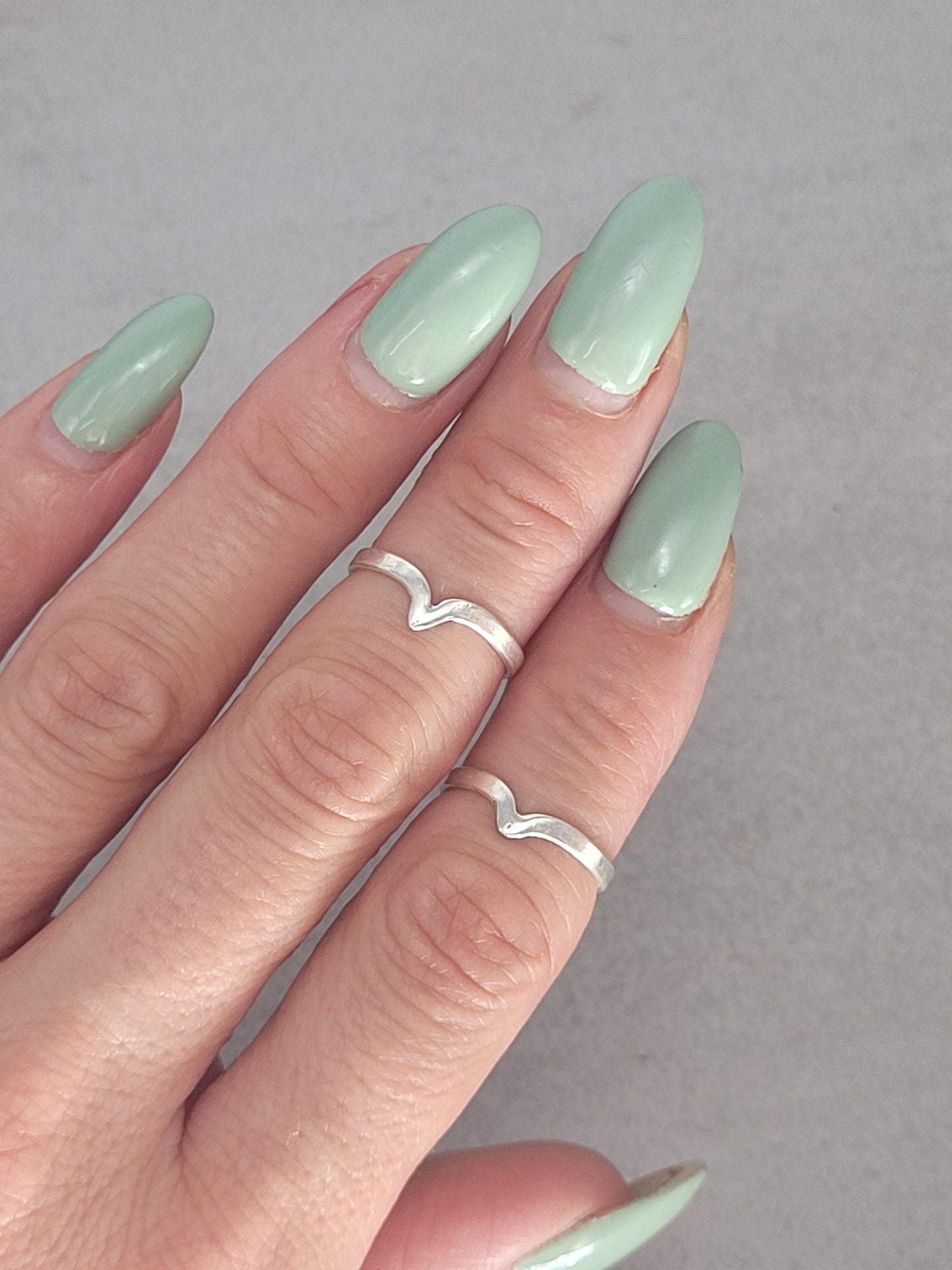 Simple silver midi ring / Elegant / Minimal / Minimalist / Stackable / Dainty-design / Gift / Cute