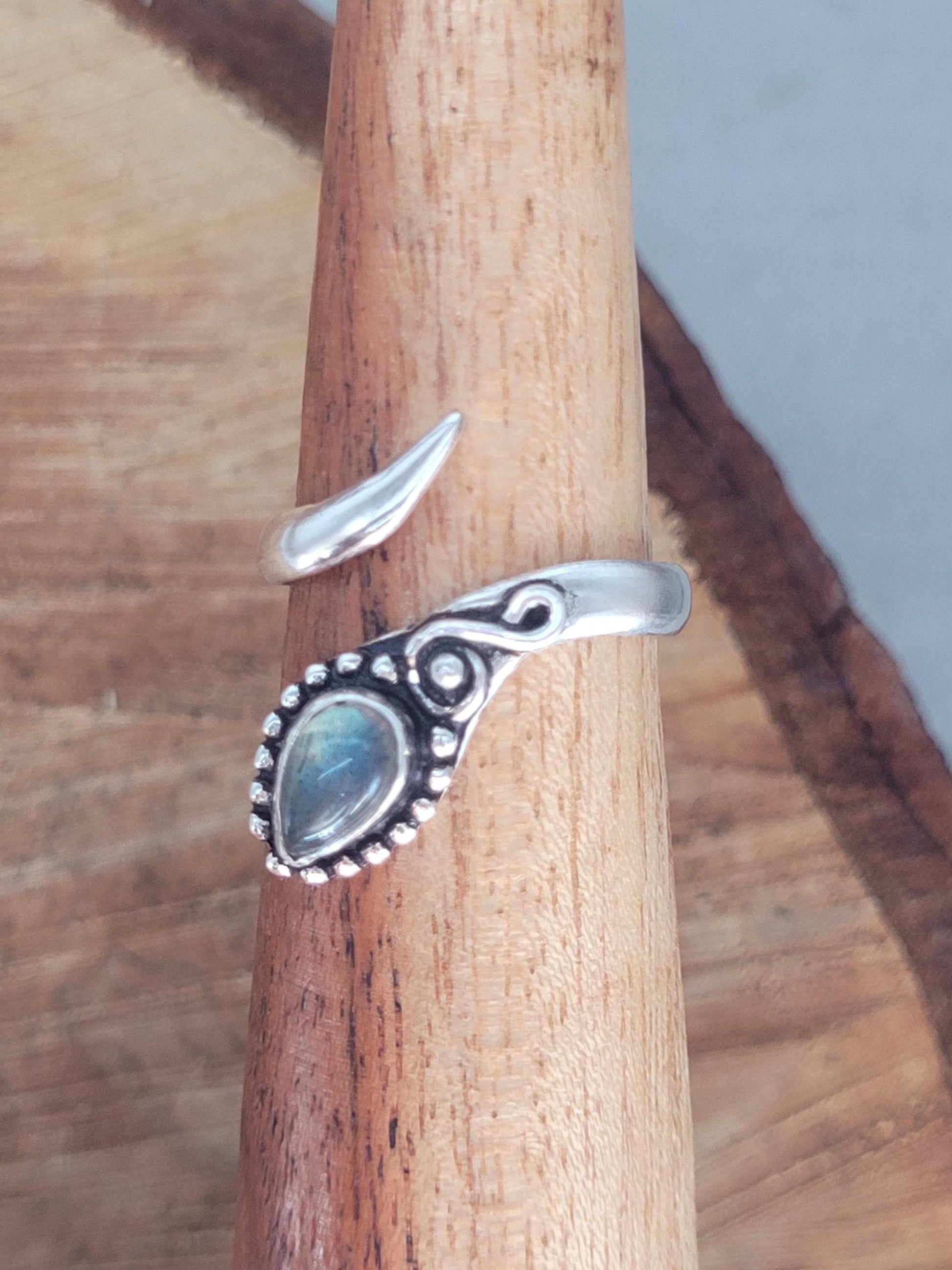 Silver ring / Adjustable ring / Silver jewellery / Boho ring / Bohemian / Pretty / Elegant Labradorite / Ethnic
