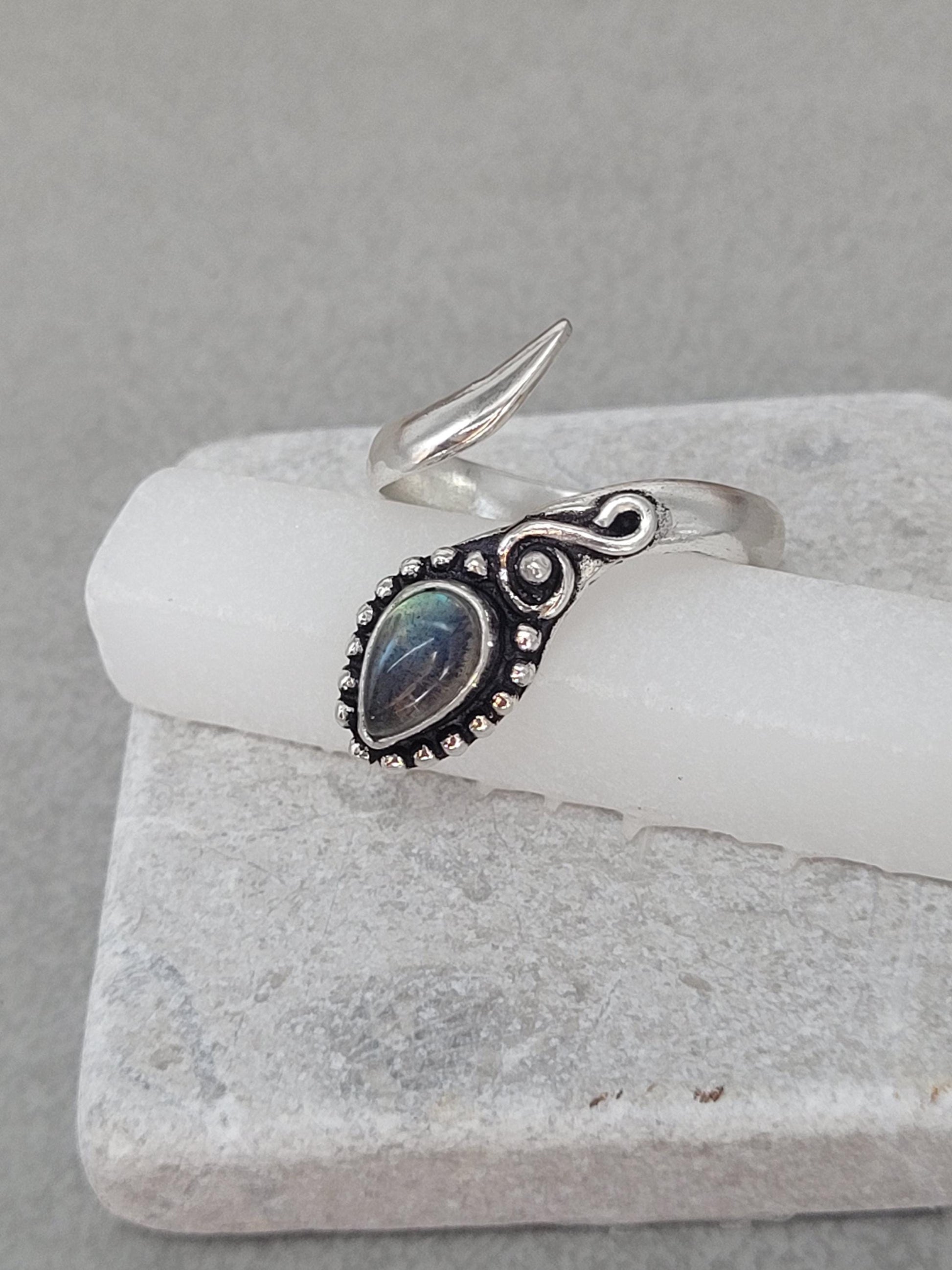 Silver ring / Adjustable ring / Silver jewellery / Boho ring / Bohemian / Pretty / Elegant Labradorite / Ethnic