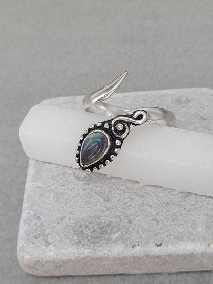Silver ring / Adjustable ring / Silver jewellery / Boho ring / Bohemian / Pretty / Elegant Labradorite / Ethnic