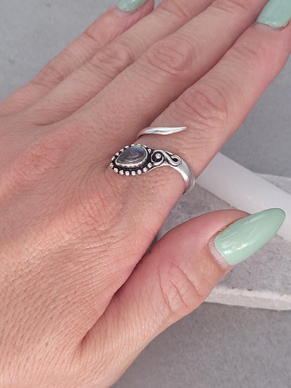 Silver ring / Adjustable ring / Silver jewellery / Boho ring / Bohemian / Pretty / Elegant Labradorite / Ethnic