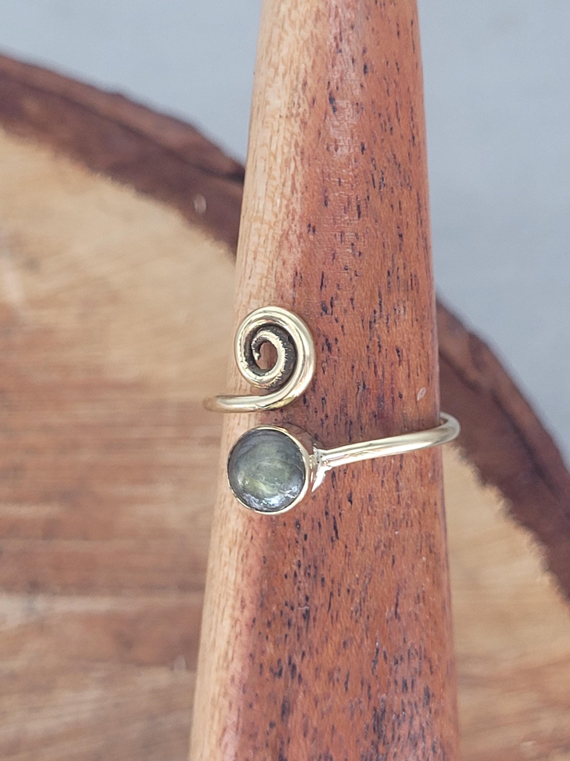 Adjustable golden ring / Simple / Bohemian / Gift / Cute / Minimal / Minimalist / Hers / Brass
