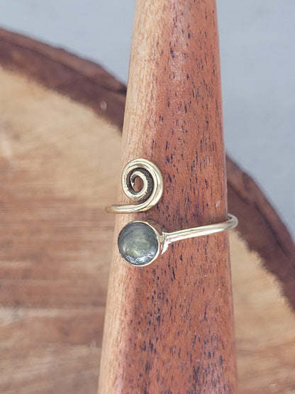 Adjustable golden ring / Simple / Bohemian / Gift / Cute / Minimal / Minimalist / Hers / Brass