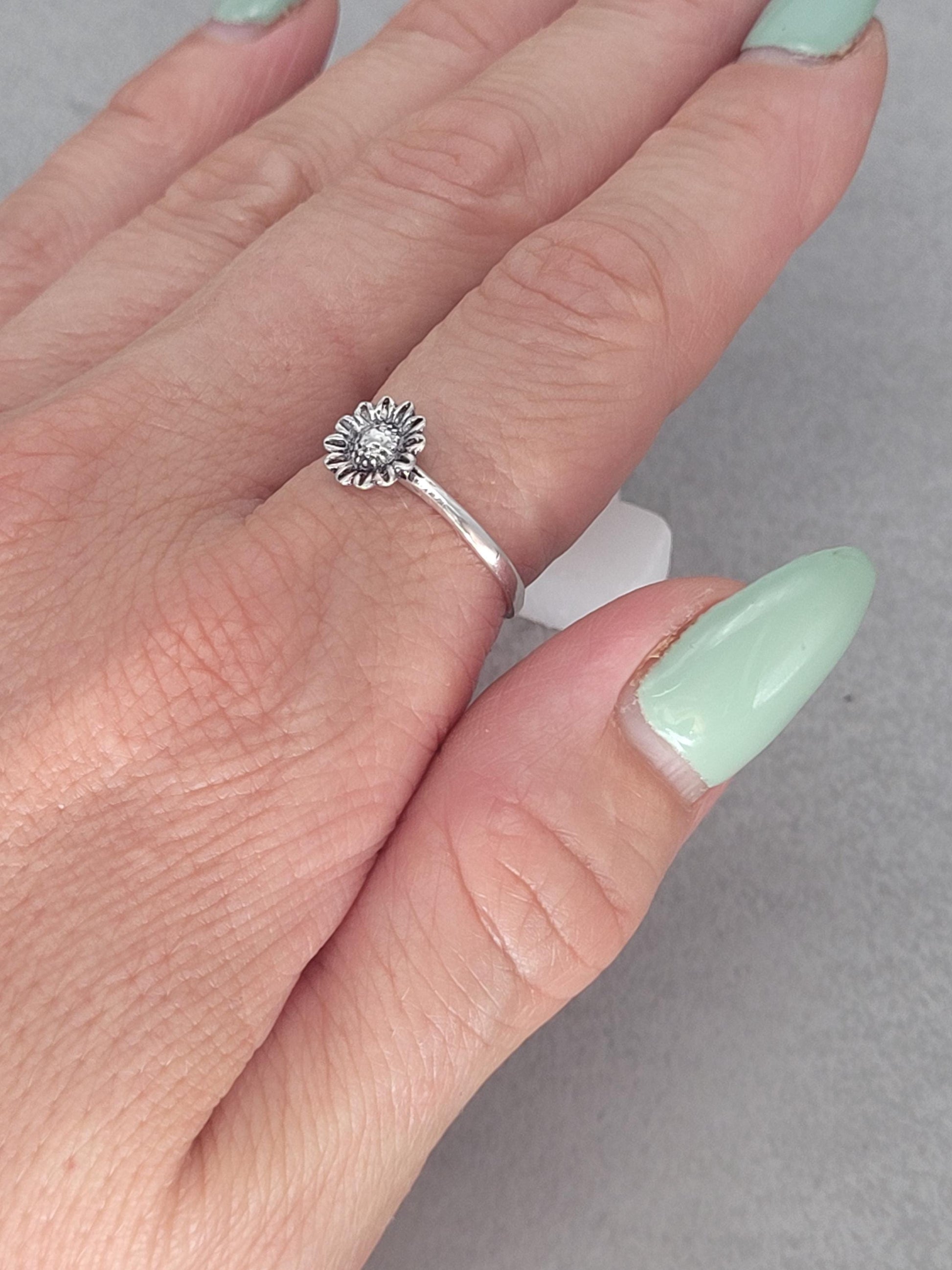 Silver sunflower ring / Simple / Simplicity / Sunflower charm / Nature-inspired style / Gift / Floral / Cute gift