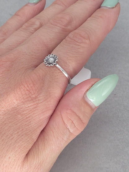 Silver sunflower ring / Simple / Simplicity / Sunflower charm / Nature-inspired style / Gift / Floral / Cute gift