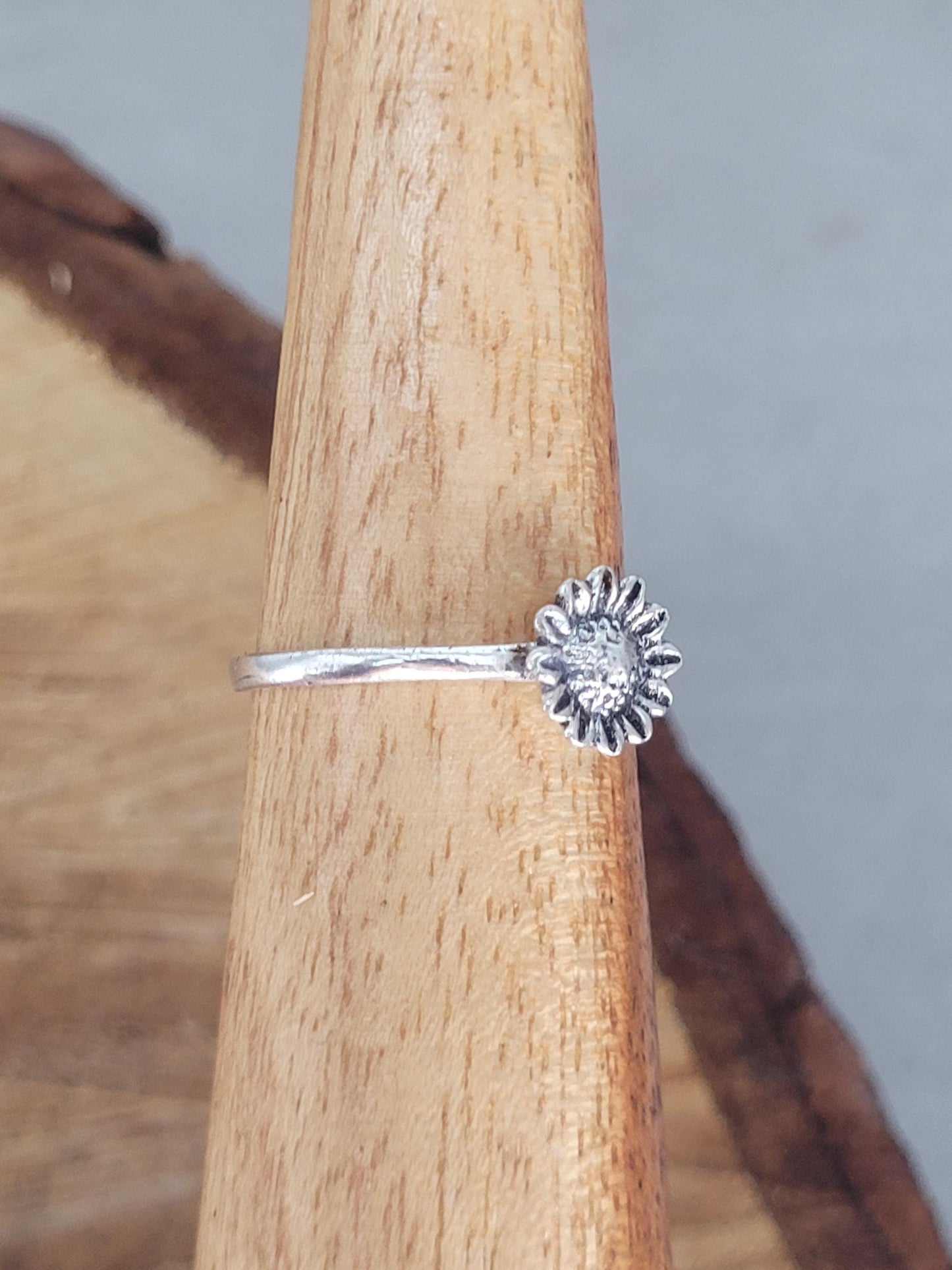 Silver sunflower ring / Simple / Simplicity / Sunflower charm / Nature-inspired style / Gift / Floral / Cute gift
