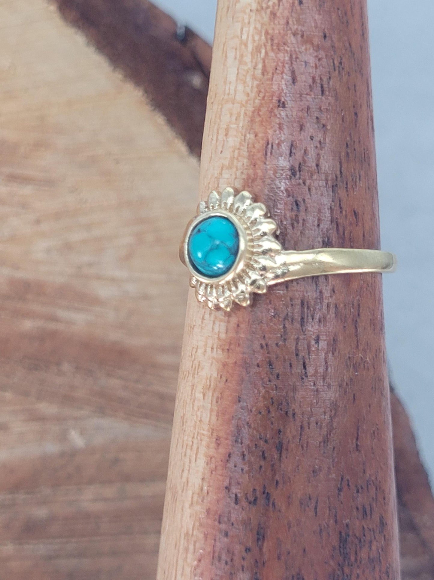 Golden sunflower ring / Simple / Simplicity / Sunflower charm / Nature-inspired style / Gift / Floral / Cute gift / Brass