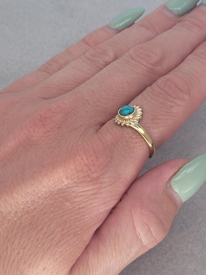 Golden sunflower ring / Simple / Simplicity / Sunflower charm / Nature-inspired style / Gift / Floral / Cute gift / Brass