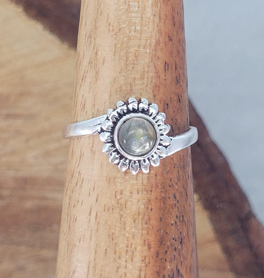 Silver sunflower ring / Simple / Simplicity / Sunflower charm / Nature-inspired style / Gift / Floral / Cute gift / Minimal