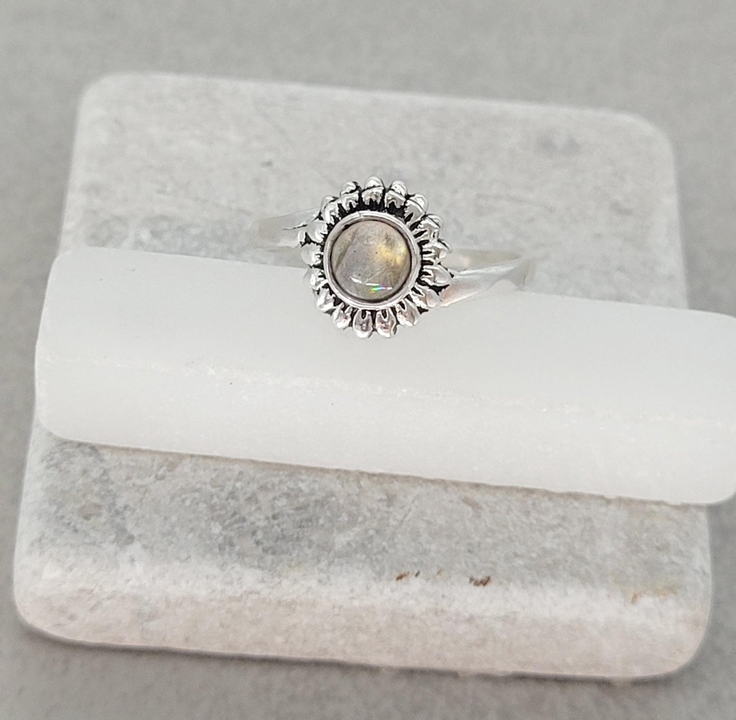 Silver sunflower ring / Simple / Simplicity / Sunflower charm / Nature-inspired style / Gift / Floral / Cute gift / Minimal