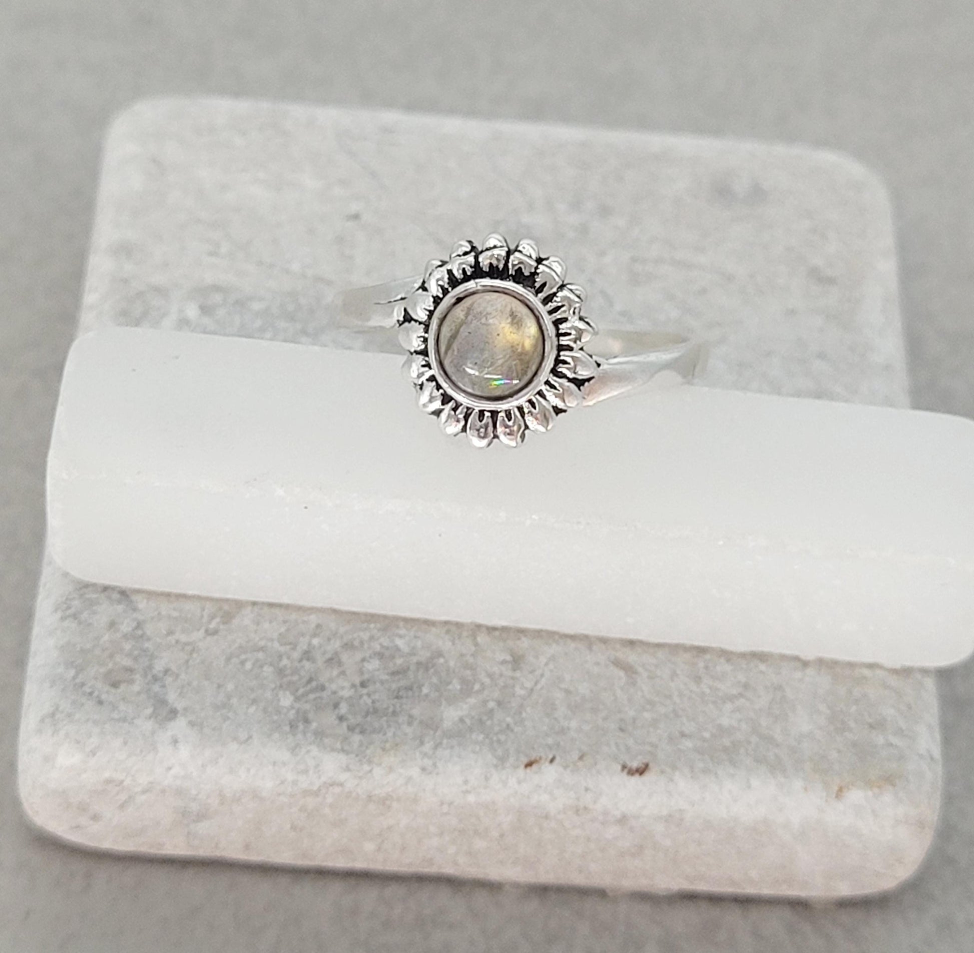 Silver sunflower ring / Simple / Simplicity / Sunflower charm / Nature-inspired style / Gift / Floral / Cute gift / Minimal