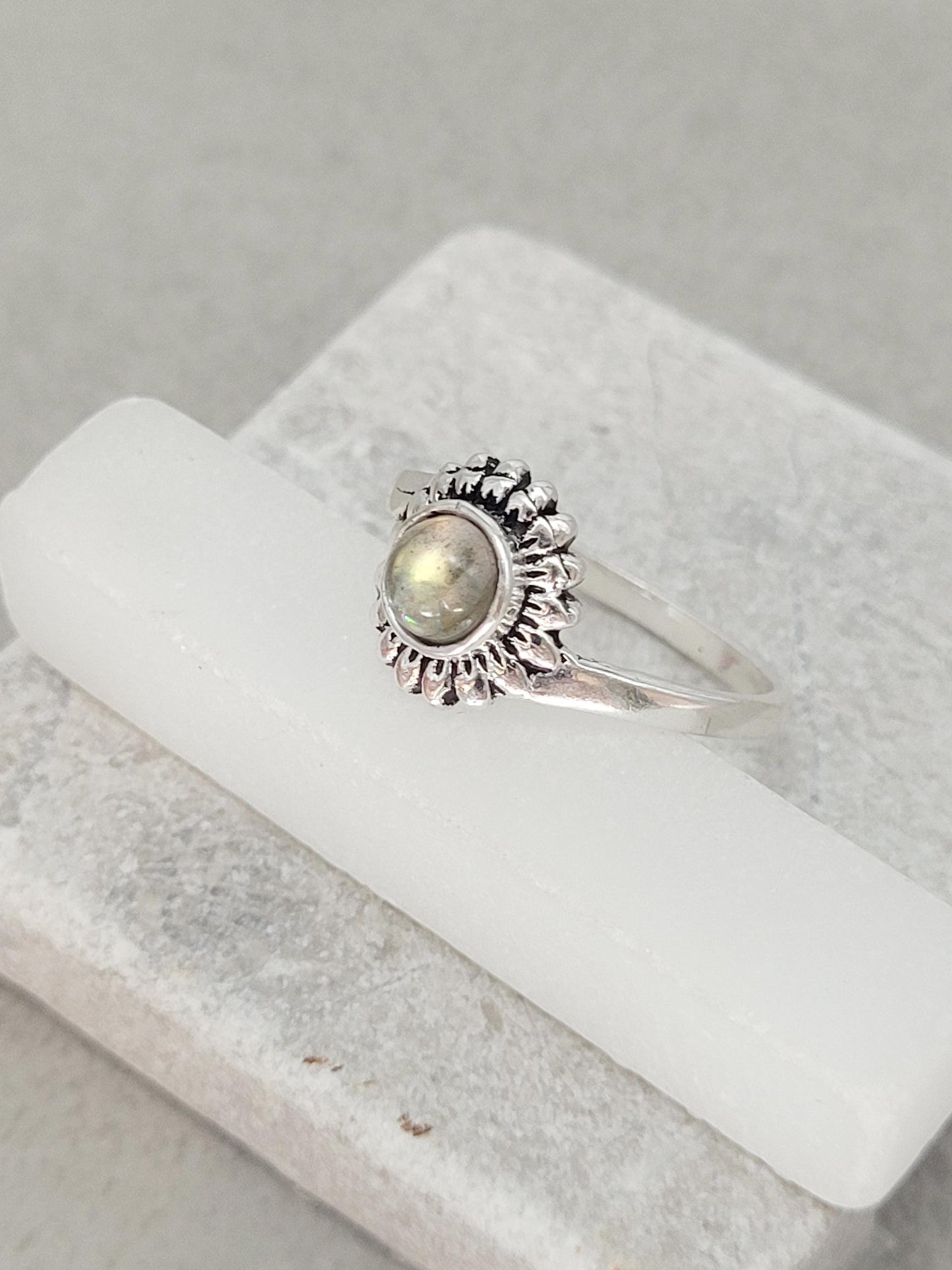 Silver sunflower ring / Simple / Simplicity / Sunflower charm / Nature-inspired style / Gift / Floral / Cute gift / Minimal