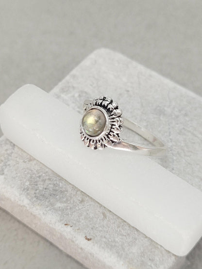 Silver sunflower ring / Simple / Simplicity / Sunflower charm / Nature-inspired style / Gift / Floral / Cute gift / Minimal