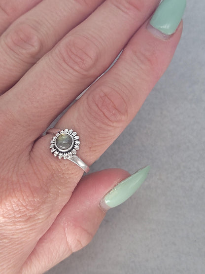 Silver sunflower ring / Simple / Simplicity / Sunflower charm / Nature-inspired style / Gift / Floral / Cute gift / Minimal