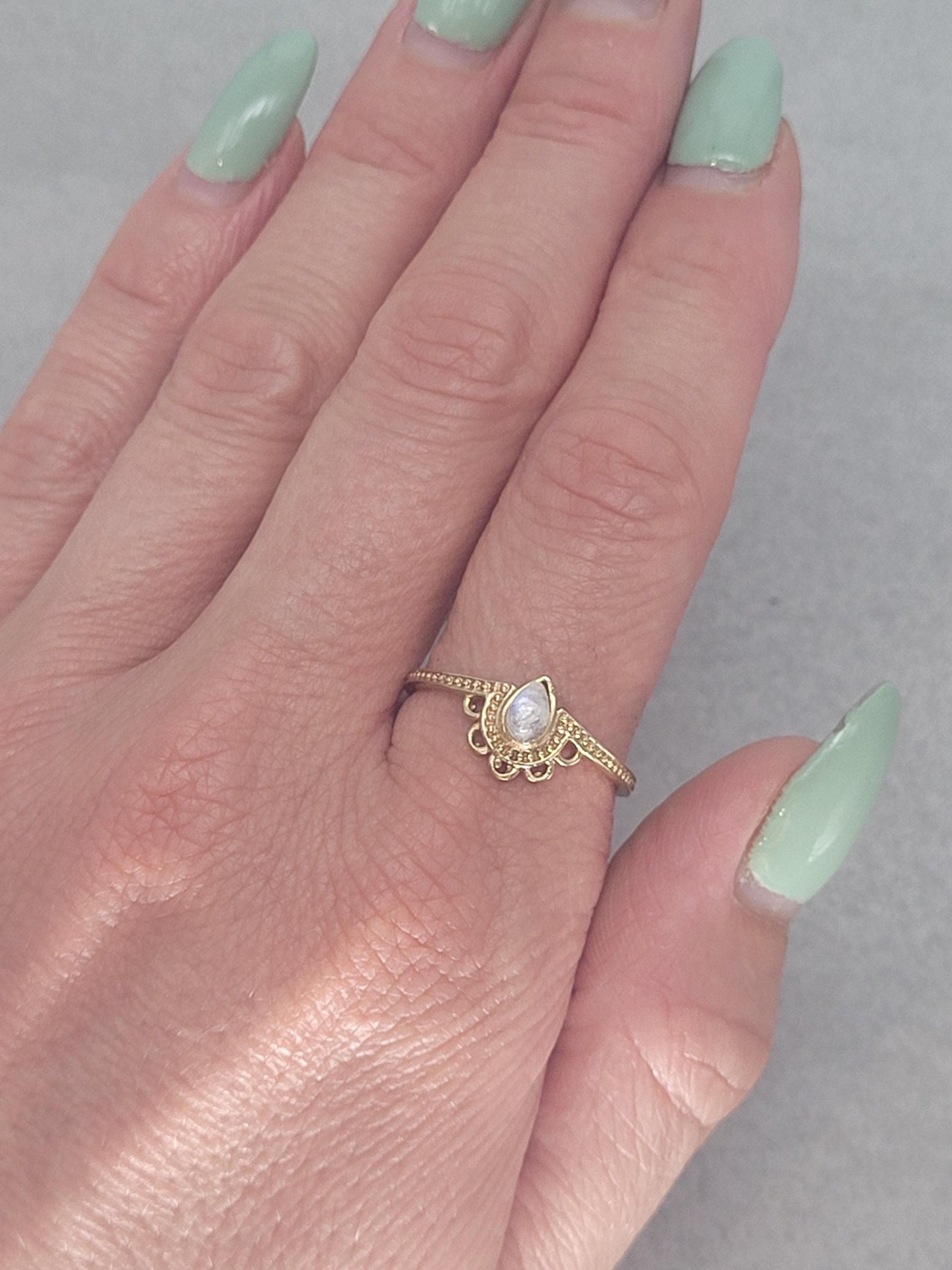 Golden ring / Simple / Simplicity / Flower / Nature-inspired style / Gift / Ethnic/ Cute gift / Brass / Elegant / Minimal range