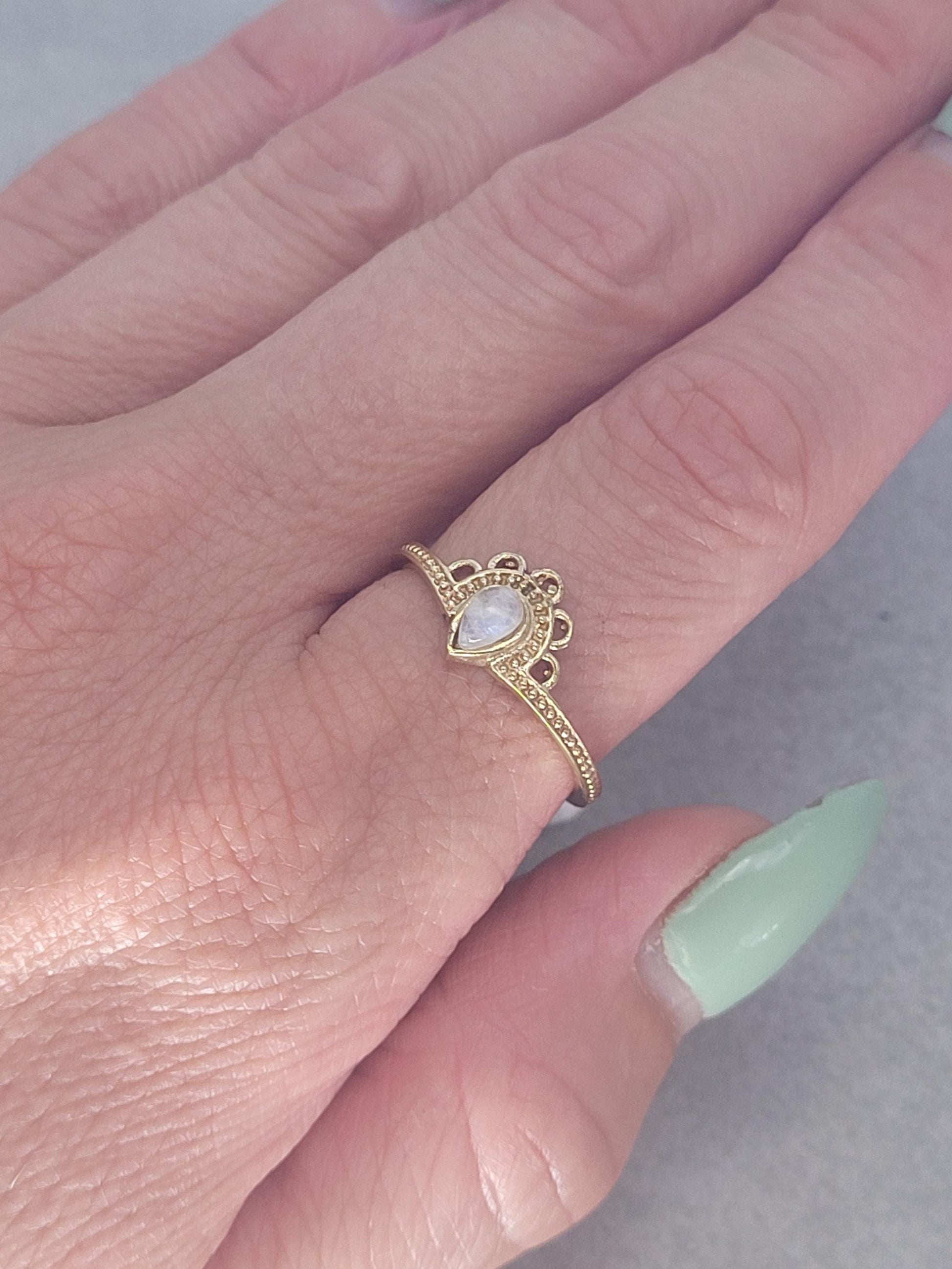 Golden ring / Simple / Simplicity / Flower / Nature-inspired style / Gift / Ethnic/ Cute gift / Brass / Elegant / Minimal range