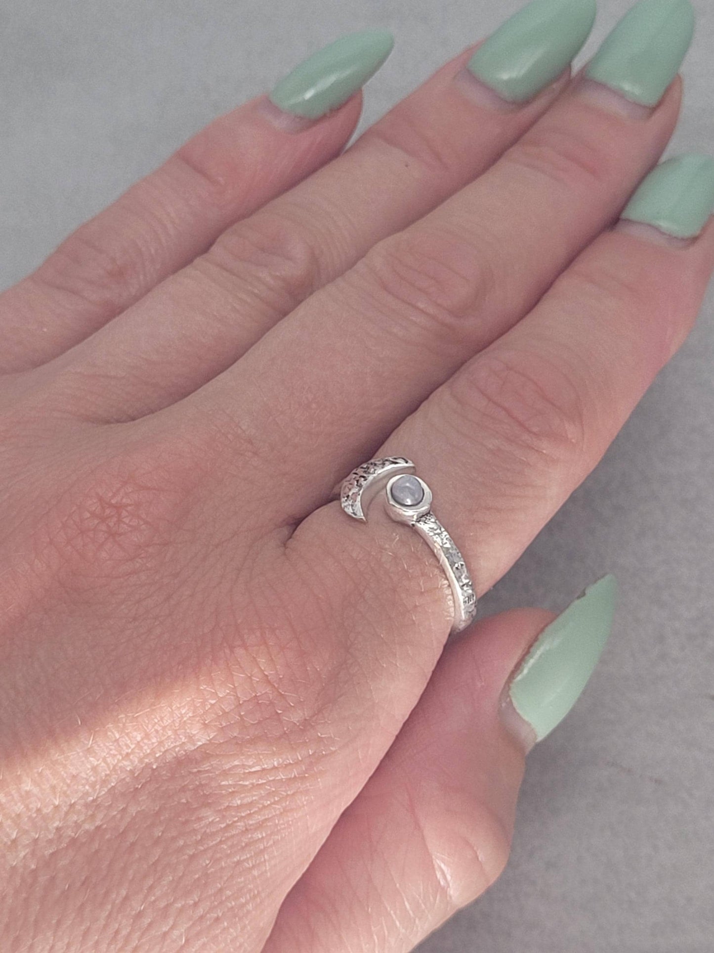 Hammered silver ring / Moon ring / Simple / Simplicity / Minimal / Gift / Elegant / Stackable rings / Hammered / Silver / Cute