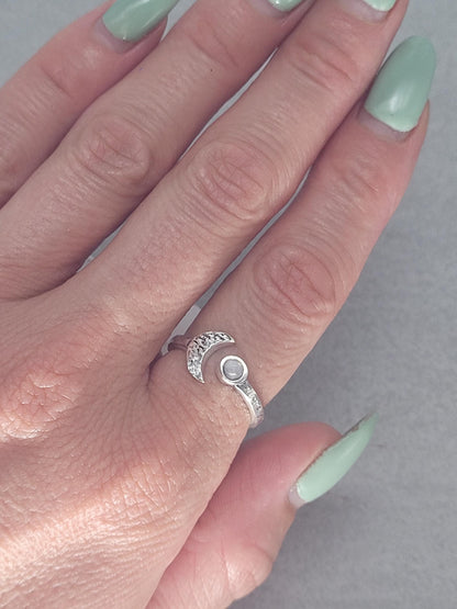 Hammered silver ring / Moon ring / Simple / Simplicity / Minimal / Gift / Elegant / Stackable rings / Hammered / Silver / Cute