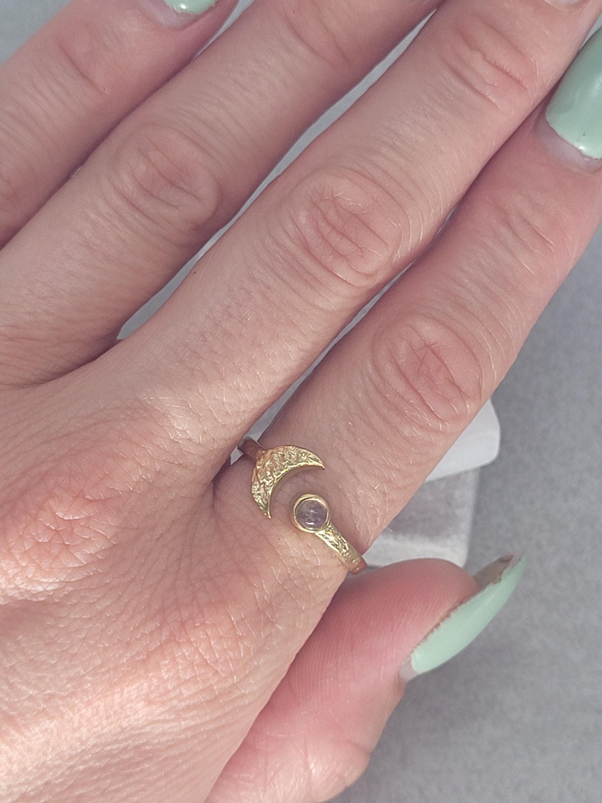 Hammered brass ring / Moon ring / Simple / Simplicity / Minimal / Gift / Elegant / Stackable rings / Hammered / Gold / Cute