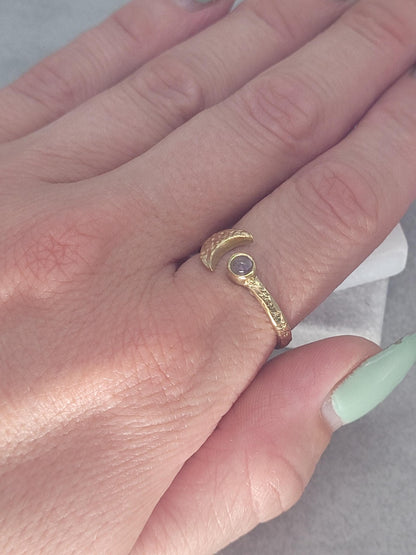 Hammered brass ring / Moon ring / Simple / Simplicity / Minimal / Gift / Elegant / Stackable rings / Hammered / Gold / Cute