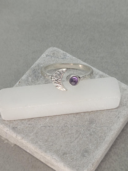 Hammered silver ring / Moon ring / Simple / Simplicity / Minimal / Gift / Elegant / Stackable rings / Hammered / Silver / Cute