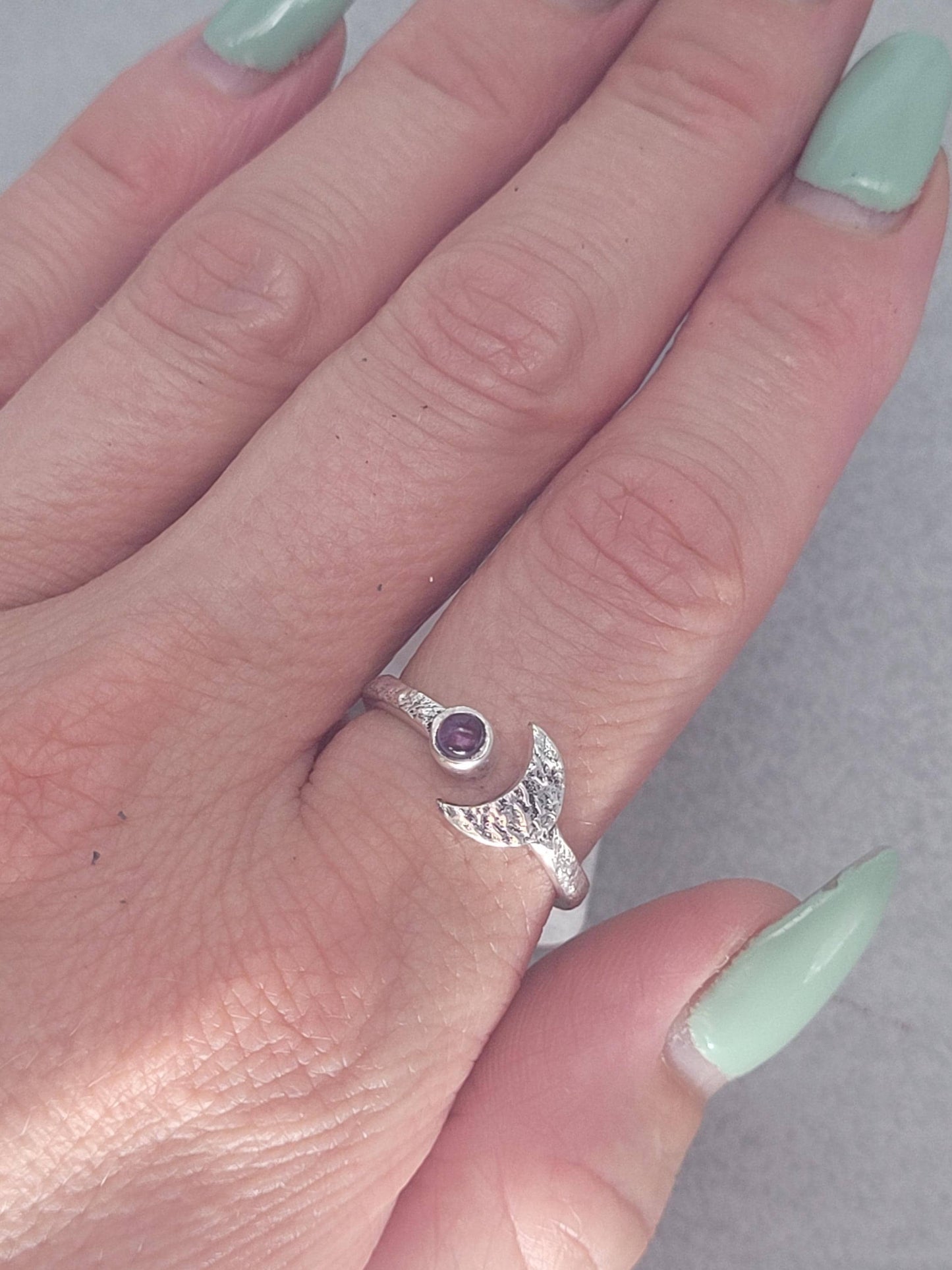 Hammered silver ring / Moon ring / Simple / Simplicity / Minimal / Gift / Elegant / Stackable rings / Hammered / Silver / Cute