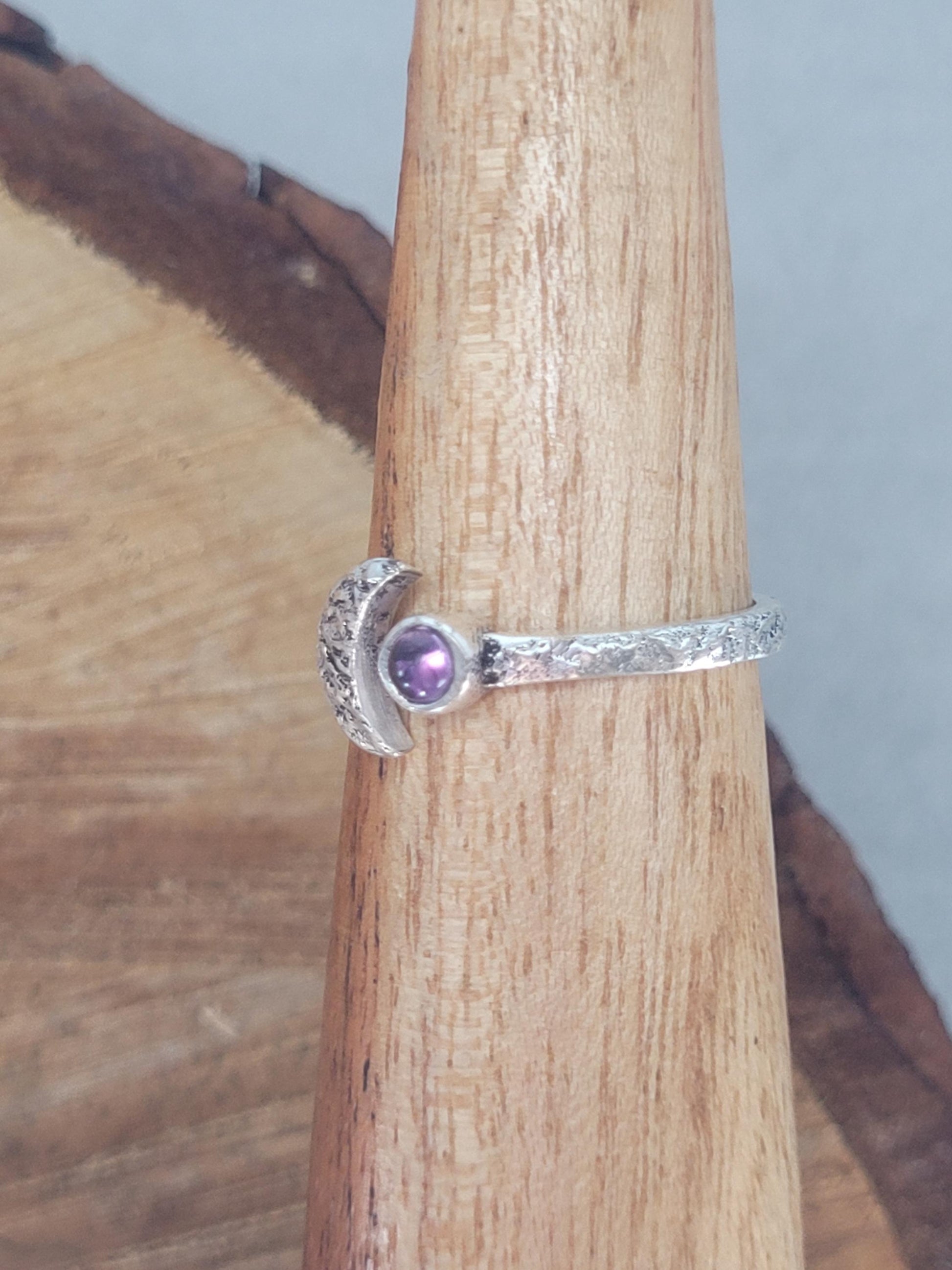 Hammered silver ring / Moon ring / Simple / Simplicity / Minimal / Gift / Elegant / Stackable rings / Hammered / Silver / Cute