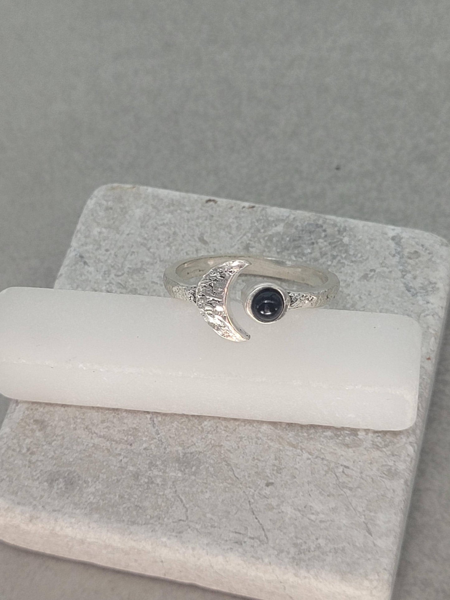 Hammered silver ring / Moon ring / Simple / Simplicity / Minimal / Gift / Elegant / Stackable rings / Hammered / Silver / Cute