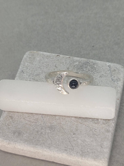 Hammered silver ring / Moon ring / Simple / Simplicity / Minimal / Gift / Elegant / Stackable rings / Hammered / Silver / Cute