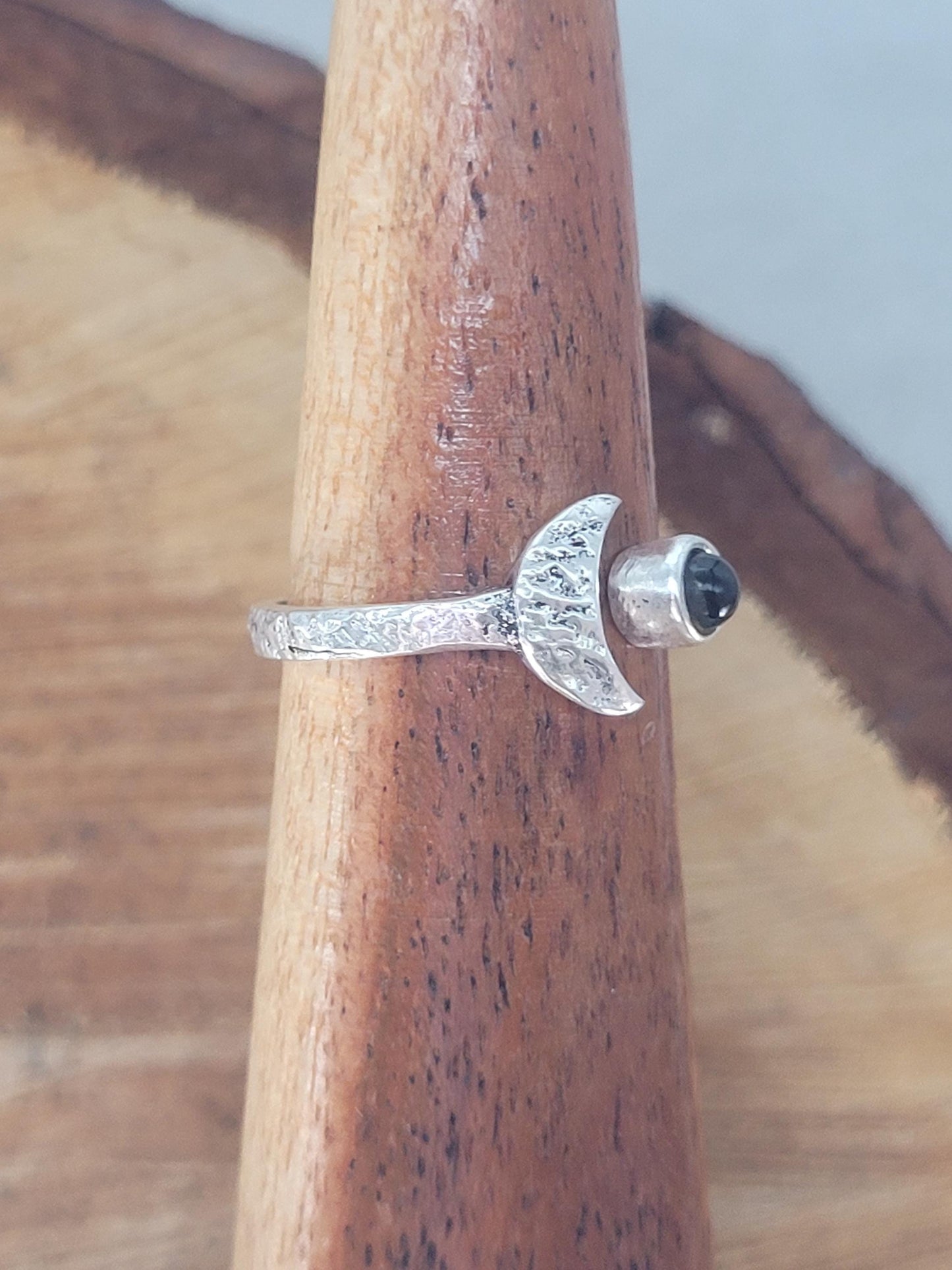 Hammered silver ring / Moon ring / Simple / Simplicity / Minimal / Gift / Elegant / Stackable rings / Hammered / Silver / Cute