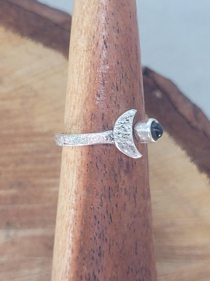 Hammered silver ring / Moon ring / Simple / Simplicity / Minimal / Gift / Elegant / Stackable rings / Hammered / Silver / Cute