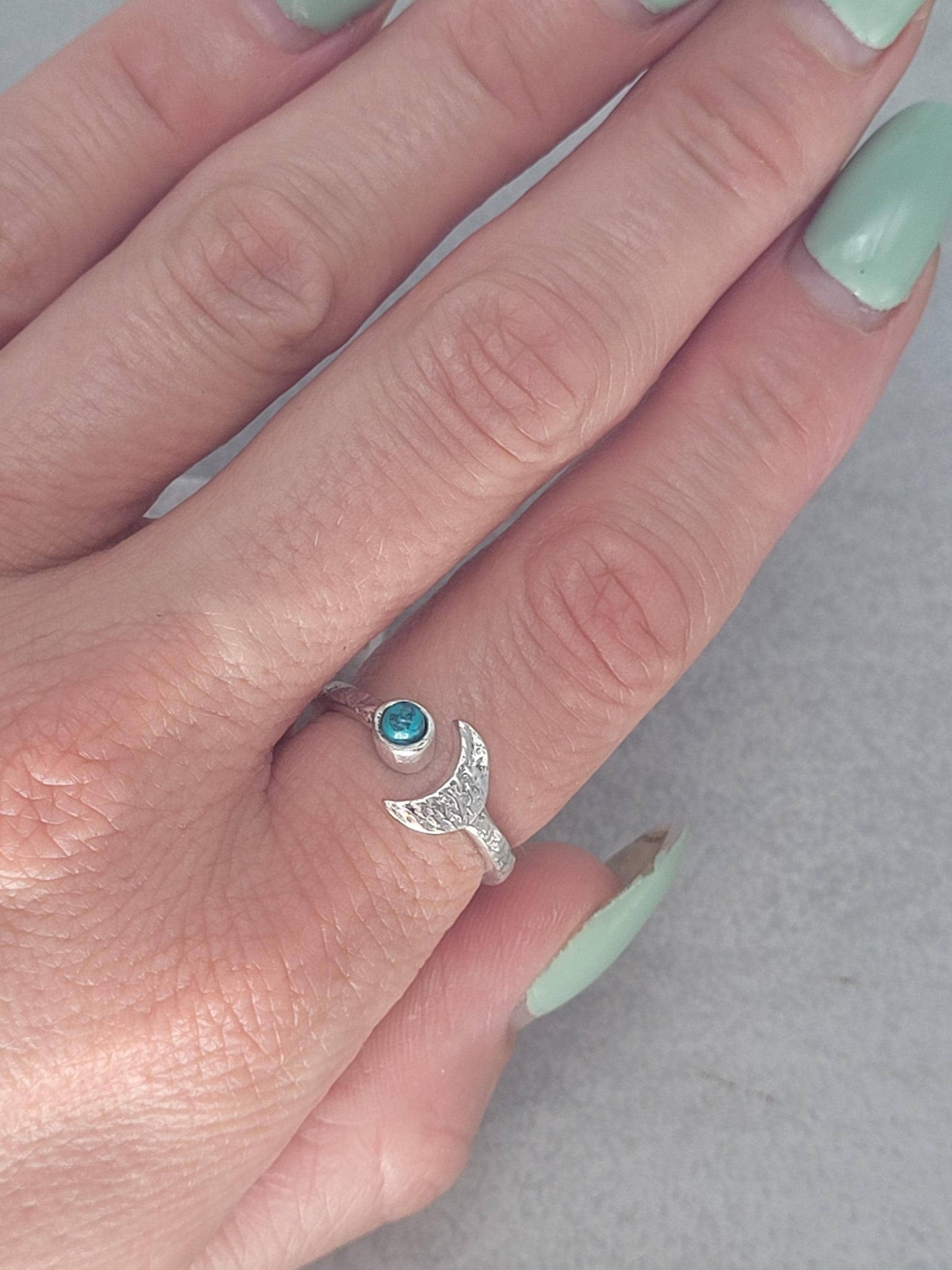 Hammered silver ring / Moon ring / Simple / Simplicity / Minimal / Gift / Elegant / Stackable rings / Hammered / Silver / Cute